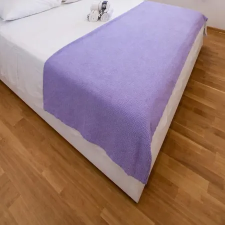 Anita 3*